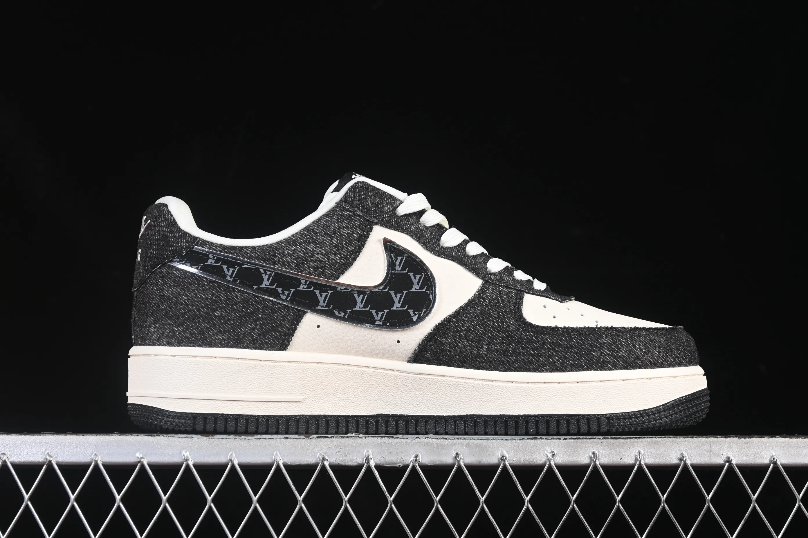 All categories Nk Air Force 1 Air Force series Nk Air Force 1 Low Air Force low-top Nike Air Force 1'07 Low joint two-color bottom black denim Air Force 1 low-top casual sneakers DX1888-097